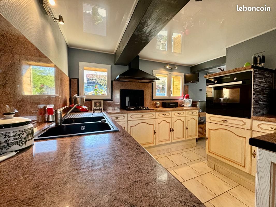 Дом с 4 спальнями в Рожи, Франция № 76473