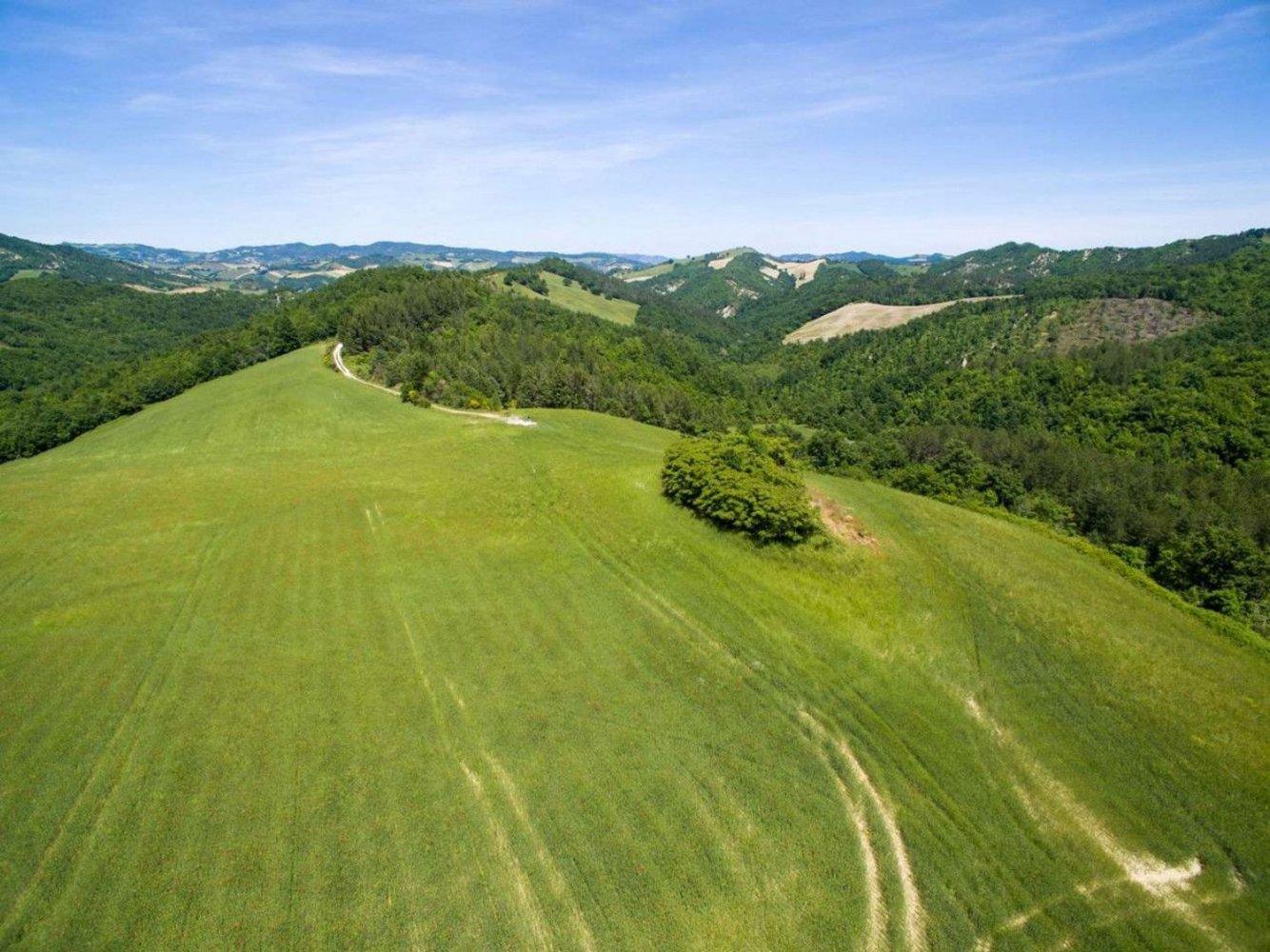 Casa de 6 habitaciónes en Sant'Angelo in Vado, Italy No. 258055