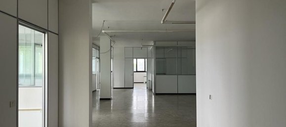 360m² Office in Luisago, Italy No. 87346 8