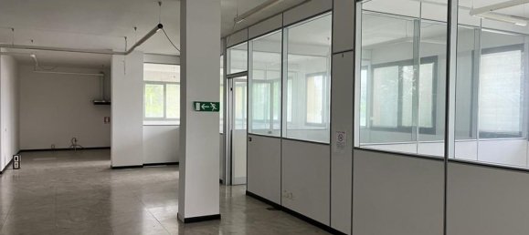 360m² Office in Luisago, Italy No. 87346 3