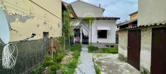 2 bedrooms Villa in Borgonovo Val Tidone, Italy No. 338231 3