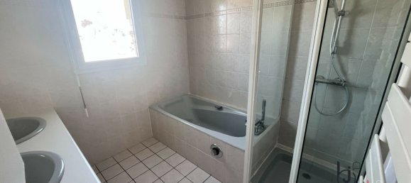 2 bedrooms House in Change, France No. 357859 5