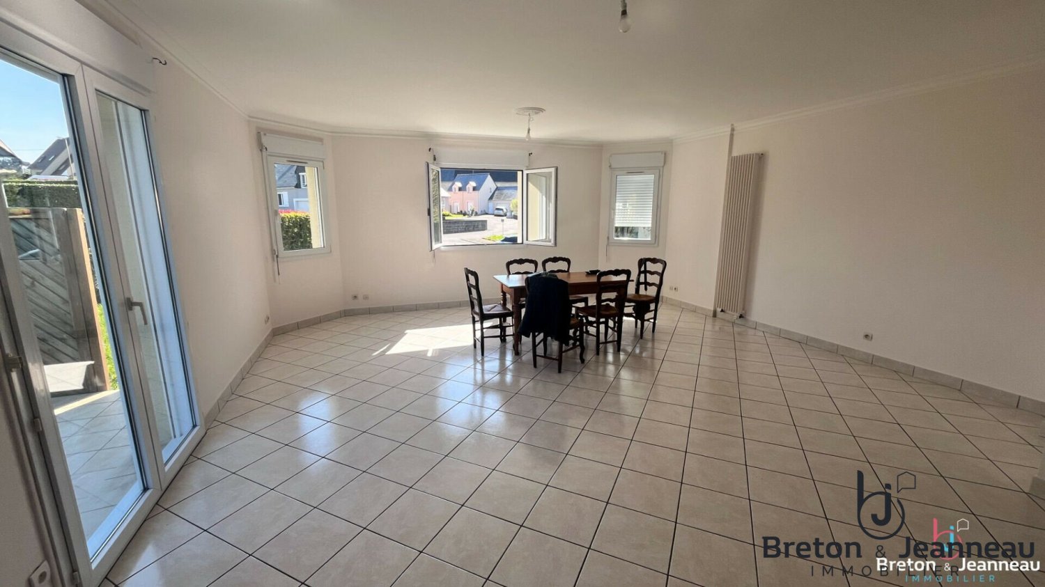 2 bedrooms House in Change, France No. 357859