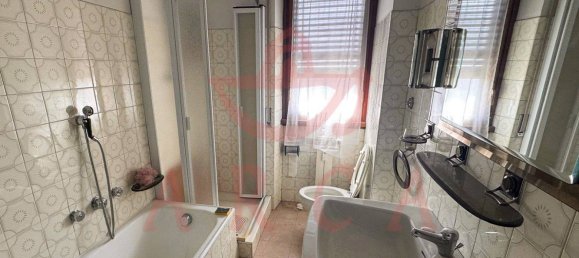 2 bedrooms Apartment in Florence, Italy No. 15229 5