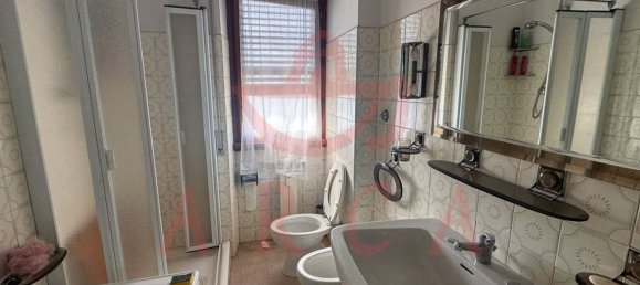 2 bedrooms Apartment in Florence, Italy No. 15229 10