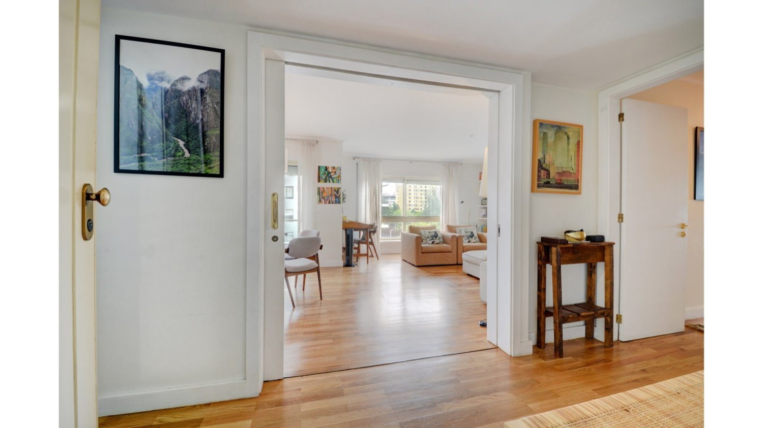 3 bedrooms Apartment in Porto, Portugal No. 195030