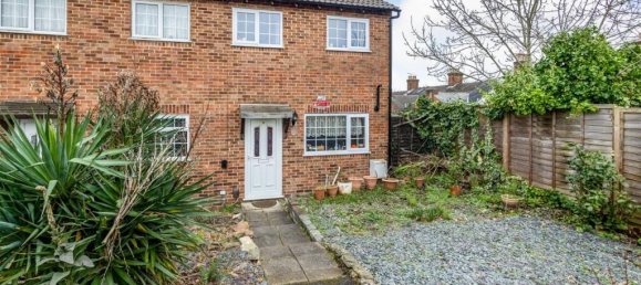  House in Aldershot, United Kingdom No. 2409 2