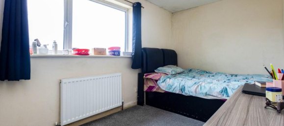  House in Aldershot, United Kingdom No. 2409 7