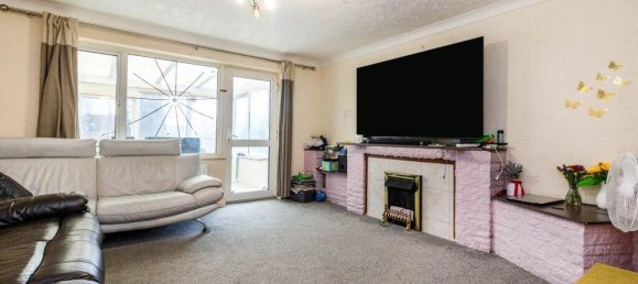  House in Aldershot, United Kingdom No. 2409 3