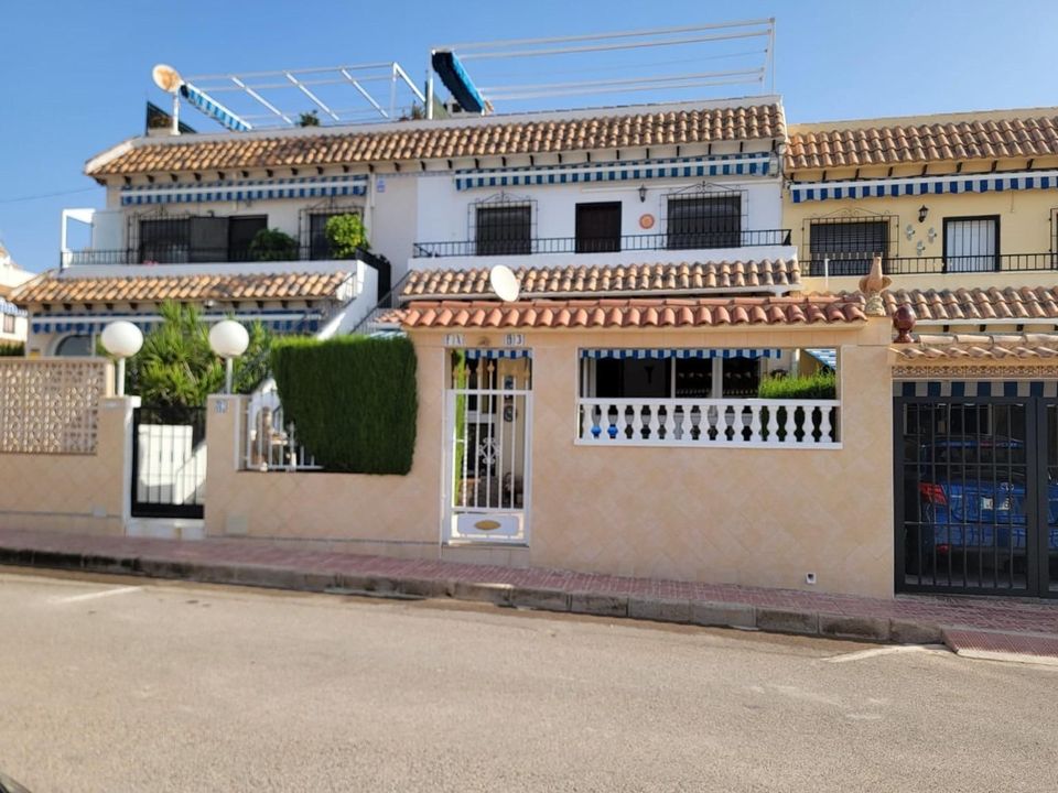 2 bedrooms Bungalow in Torrevieja, Spain No. 246419