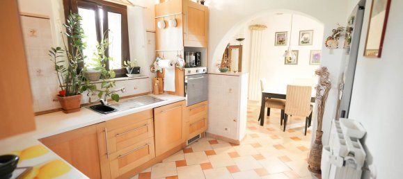 6 bedrooms House in Pistoia, Italy No. 381806 8