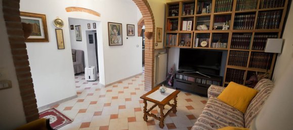 6 bedrooms House in Pistoia, Italy No. 381806 4