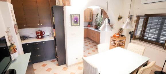 6 bedrooms House in Pistoia, Italy No. 381806 11