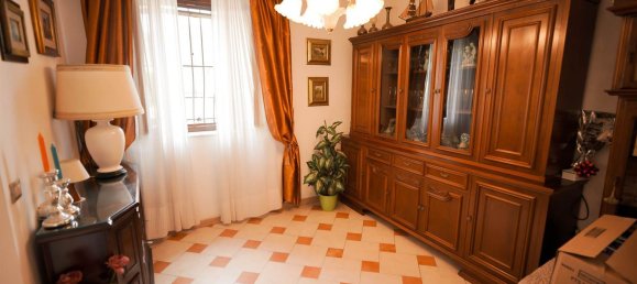 6 bedrooms House in Pistoia, Italy No. 381806 5