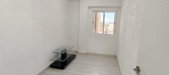 Apartamento de 3 dormitorios en Alginet, Spain No. 185994 17