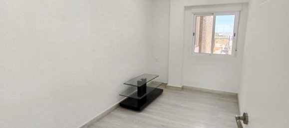 Apartamento de 3 dormitorios en Alginet, Spain No. 185994 13