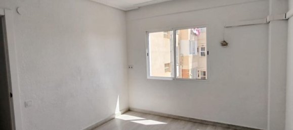Apartamento de 3 dormitorios en Alginet, Spain No. 185994 16