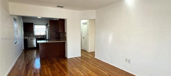 2 dormitorios villa en alquiler en Miami, Miami-Dade, Florida, USA № 614942 5