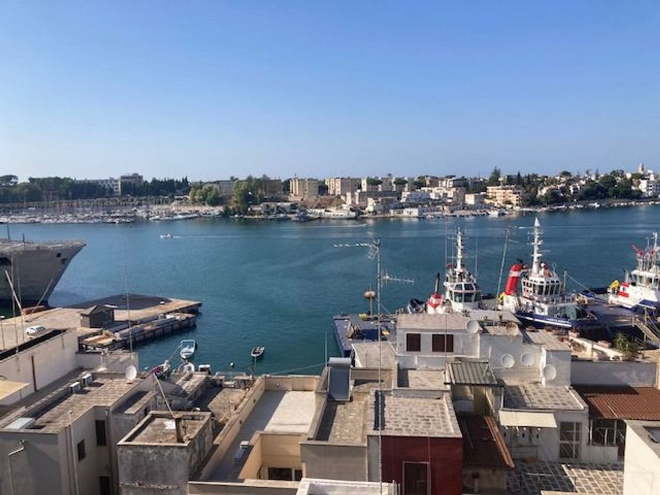 Apartamento de 4 habitaciónes en Brindisi, Italy No. 306482