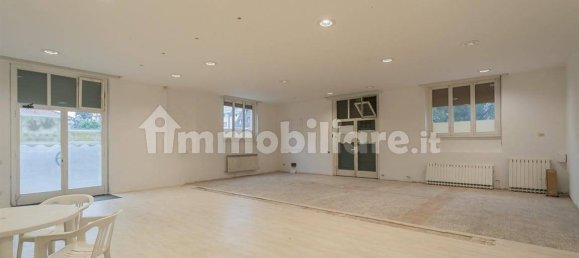 220m² Office in Lissone, Italy No. 323278 6