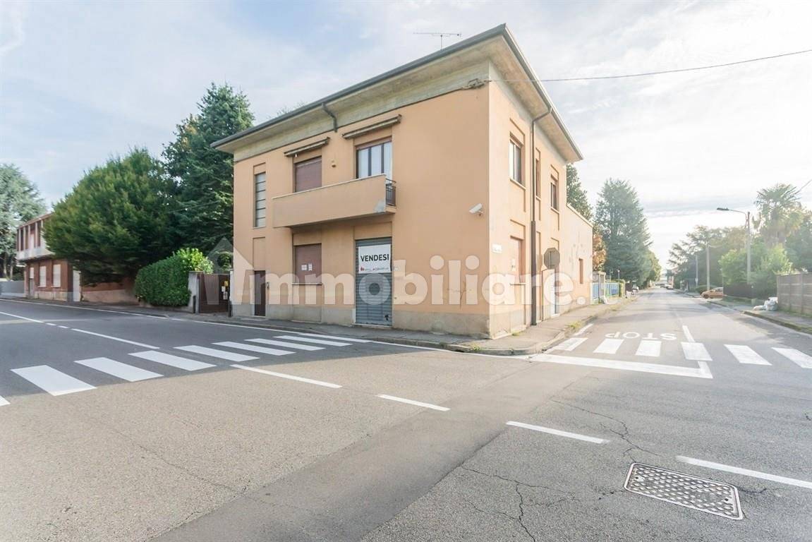 220m² Office in Lissone, Italy No. 323278