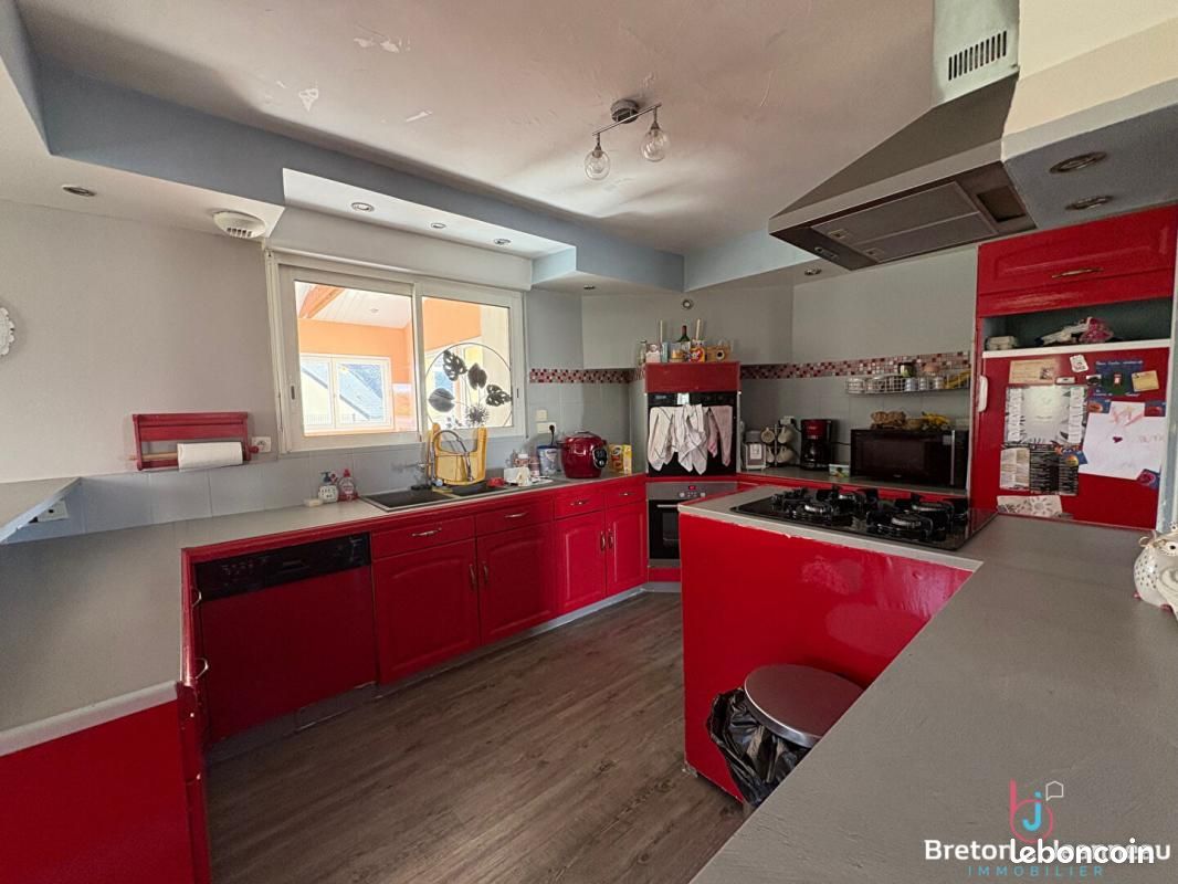 Casa de 4 dormitorios en Fougerolles-du-Plessis, France No. 95521