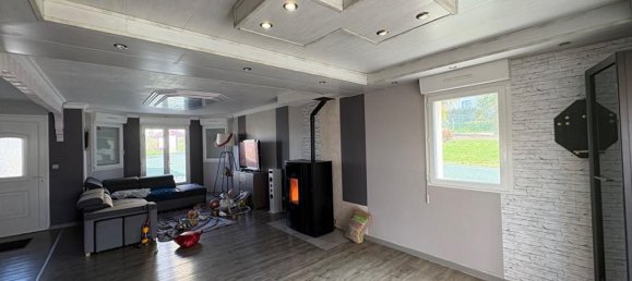 Casa de 4 dormitorios en Fougerolles-du-Plessis, France No. 95521 2