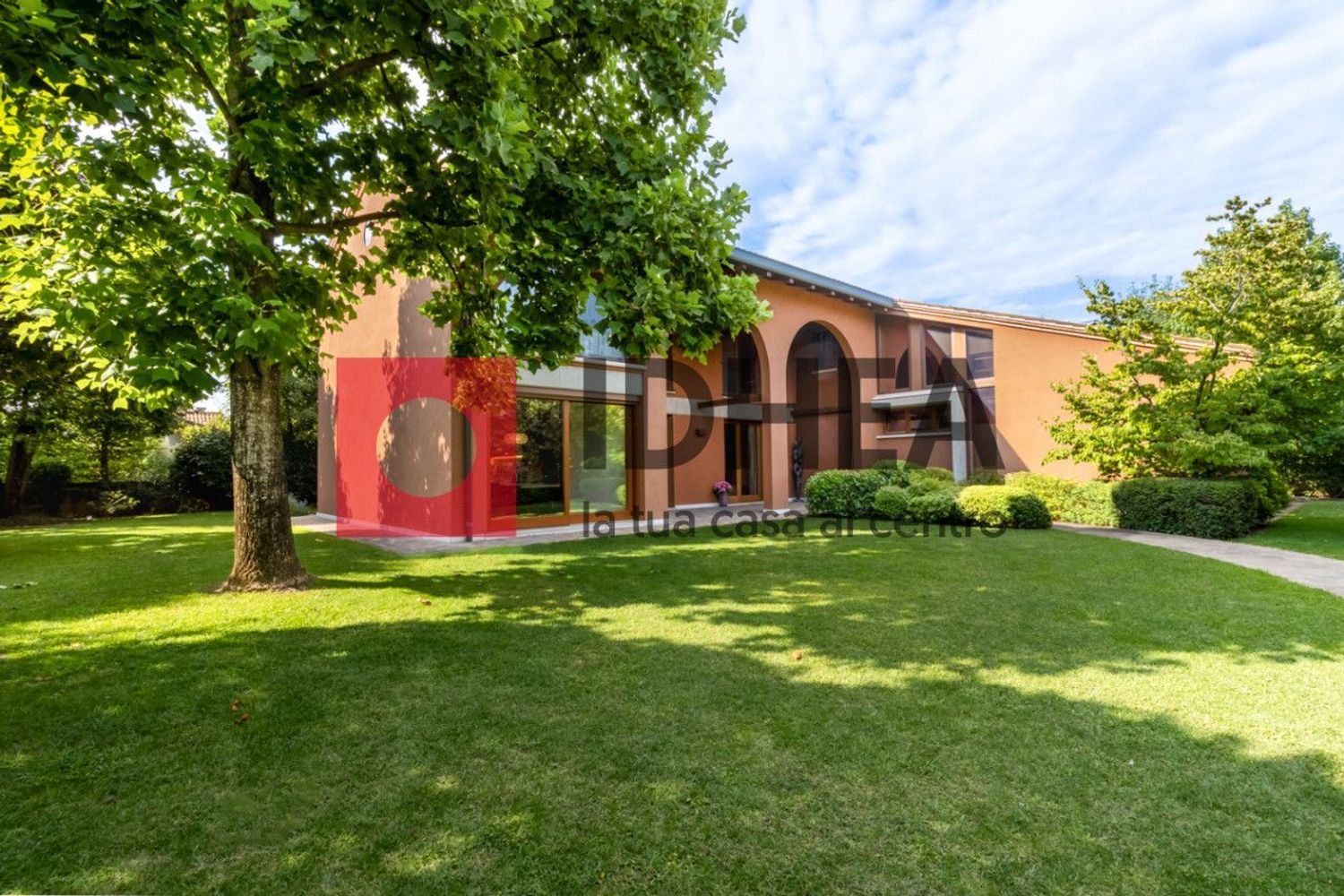 5 bedrooms Villa in Paese, Italy No. 315323