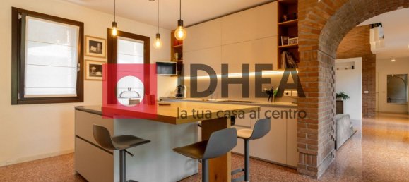 5 bedrooms Villa in Paese, Italy No. 315323 5