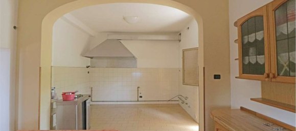 Дом с 13 комнатами в Мулаццо, Италия № 174424 16