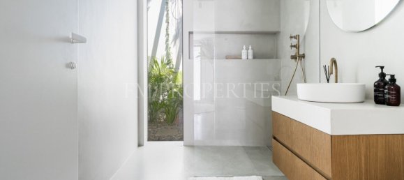 Villa de 4 dormitorios en Marbella, Spain No. 75105 4