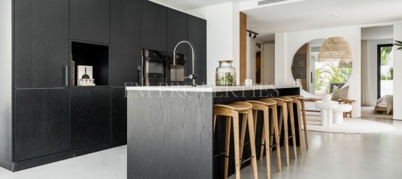 Villa de 4 dormitorios en Marbella, Spain No. 75105 37