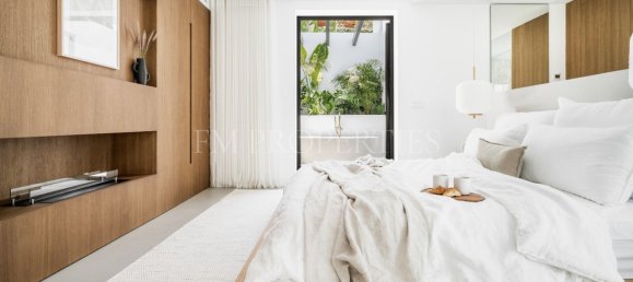 Villa de 4 dormitorios en Marbella, Spain No. 75105 10