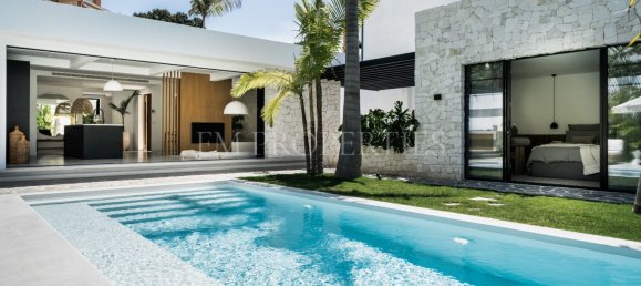 Villa de 4 dormitorios en Marbella, Spain No. 75105 20