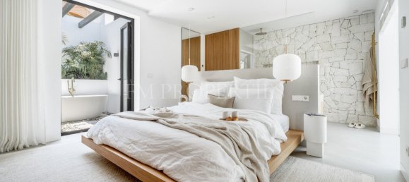 Villa de 4 dormitorios en Marbella, Spain No. 75105 5