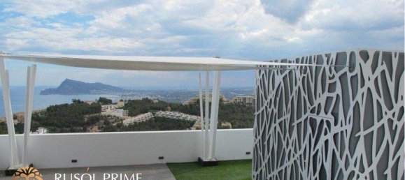 4 bedrooms Villa in Altea, Spain No. 1552 3