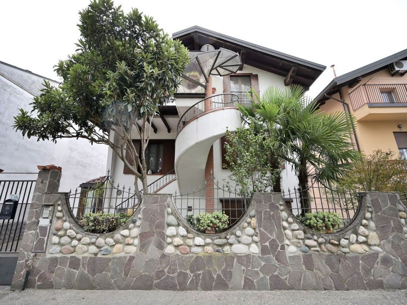 Вилла с 6 комнатами в Виджевано, Италия № 153604