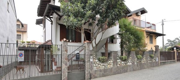 Вилла с 6 комнатами в Виджевано, Италия № 153604 2