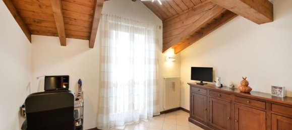 Вилла с 6 комнатами в Виджевано, Италия № 153604 12