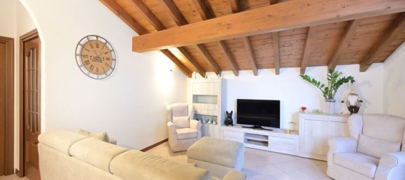 Вилла с 6 комнатами в Виджевано, Италия № 153604 3