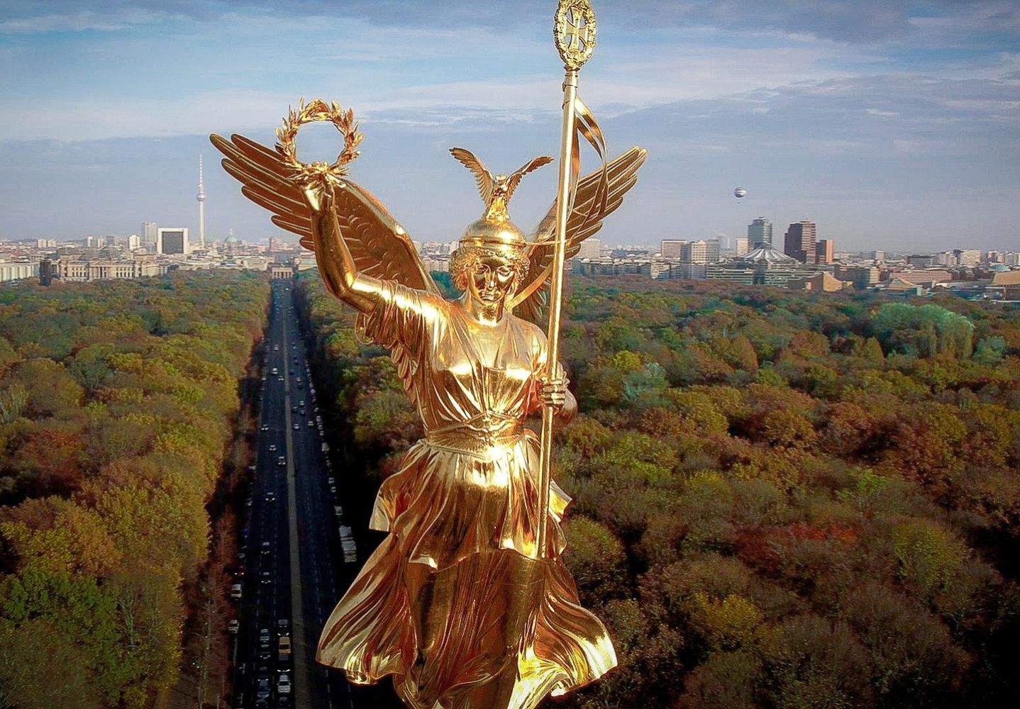 5 rooms Apartment in Moabit, Germany No. 329057