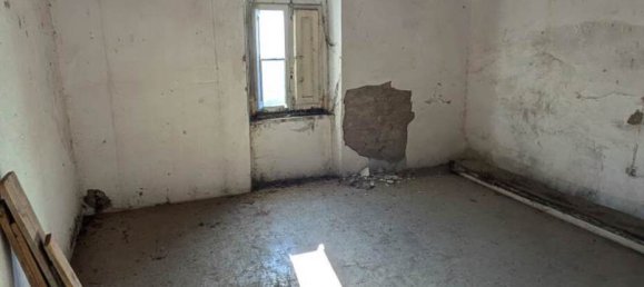 8 rooms House in Montale, Italy No. 164297 12