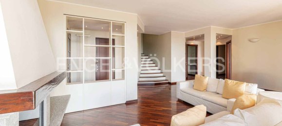 3 bedrooms Villa in Ello, Italy No. 64931 10