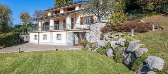 3 bedrooms Villa in Ello, Italy No. 64931 23