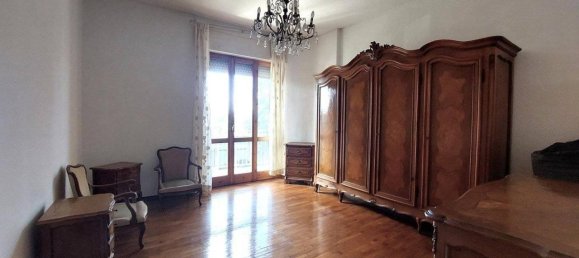 3-salle Appartement à Valenza, Italy No. 40176 18