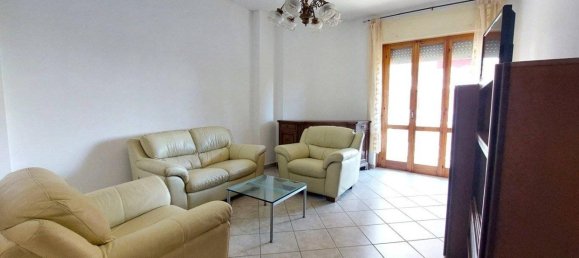 3-salle Appartement à Valenza, Italy No. 40176 2