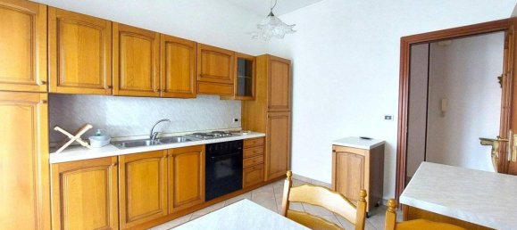 3-salle Appartement à Valenza, Italy No. 40176 28