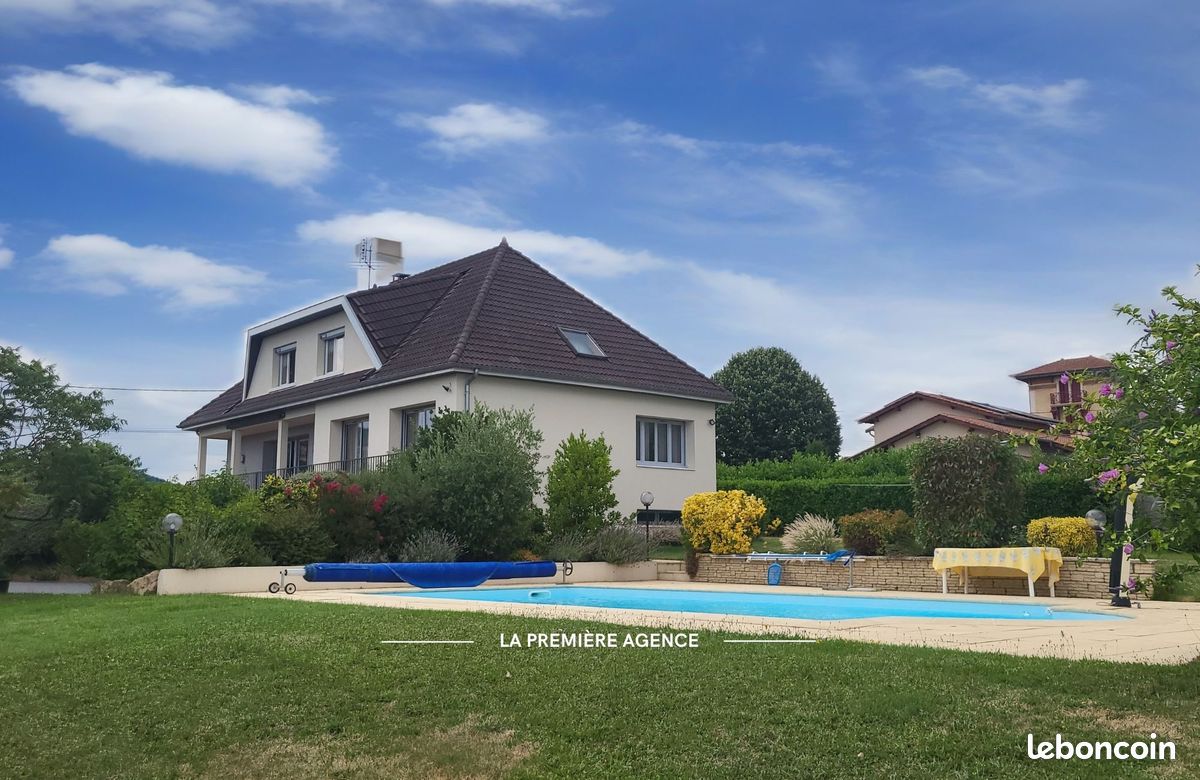 5 bedrooms House in Rhone, France No. 289247