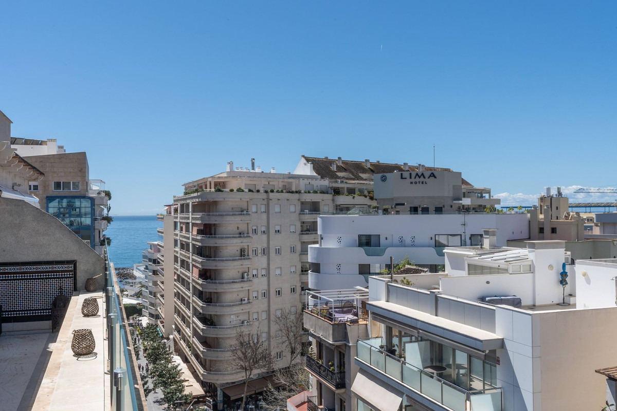 5 bedrooms Penthouse in Marbella, Spain No. 55836