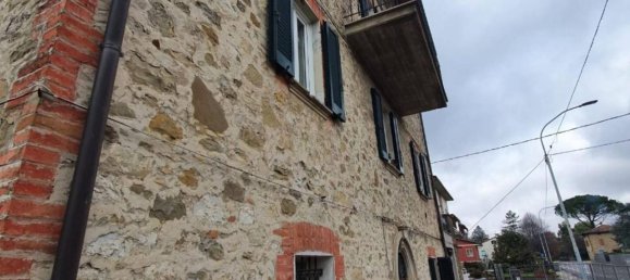 5 rooms Apartment in Perugia, Italy No. 172599 4